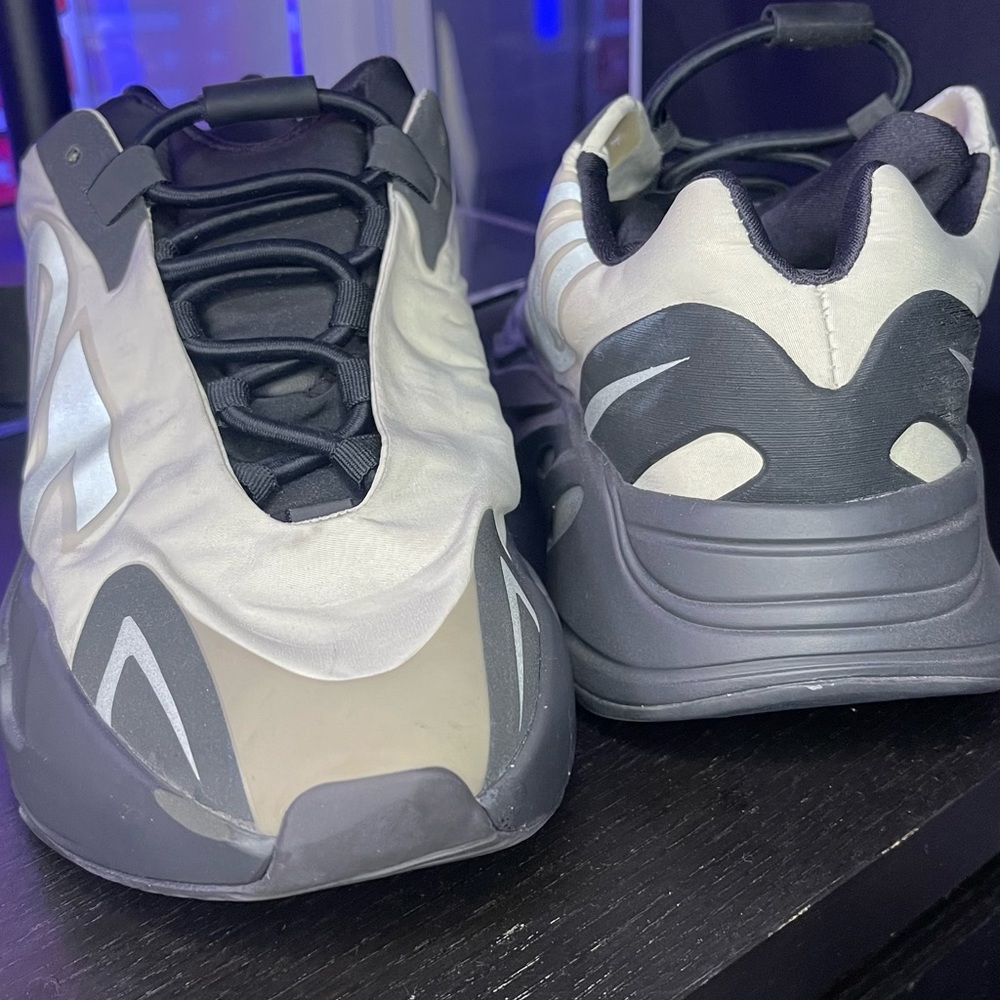 Adidas Yeezy 700 pre-owned 7.5 auténtico en muy buena condición